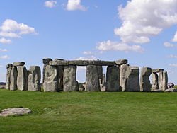 250px-Stonehenge2007_07_30.jpg